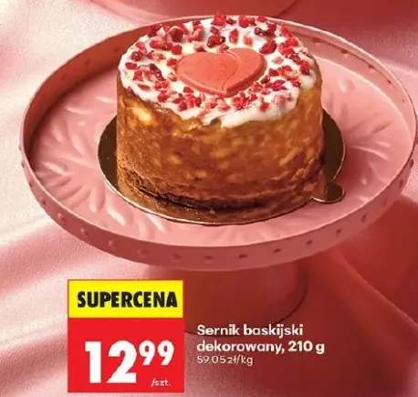 Sernik baskijski dekorowany