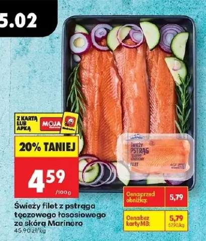 Świeży filet z pstrąga tęczowego łososiowego ze skórą