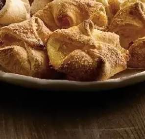 Rodzynki lub orzeszki arachidowe w czekoladzie mlecznej