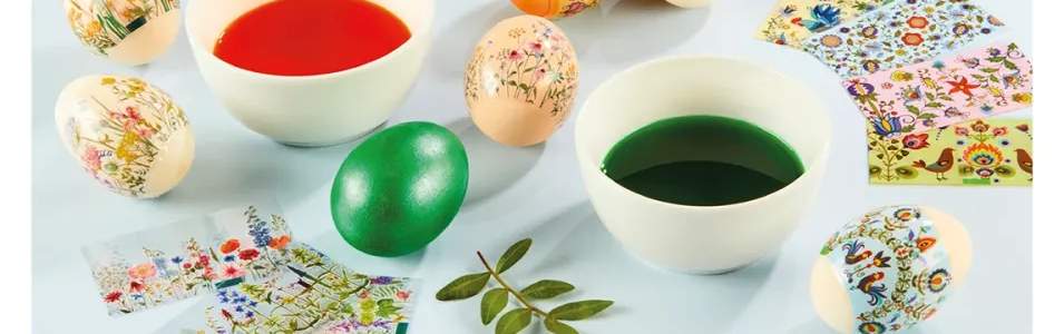 Barwniki, owijki, perłowe farbki lub naklejki do dekoracji pisanek