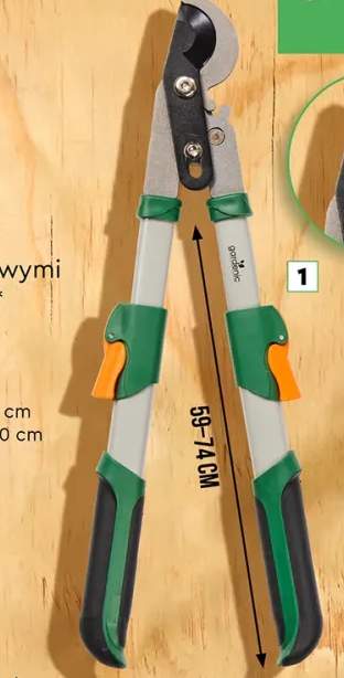 Narzędzia ogrodowe z teleskopowymi uchwytami sekator