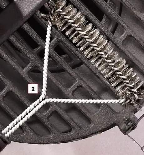 Szczotka druciana z ergonomicznym uchwytem, ze skrobakiem i z gąbką do czyszczenia grilla