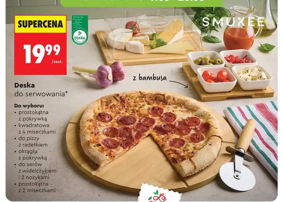 Deska do serwowania z bambusa SMUKEE kwadratowa z 4 miseczkami