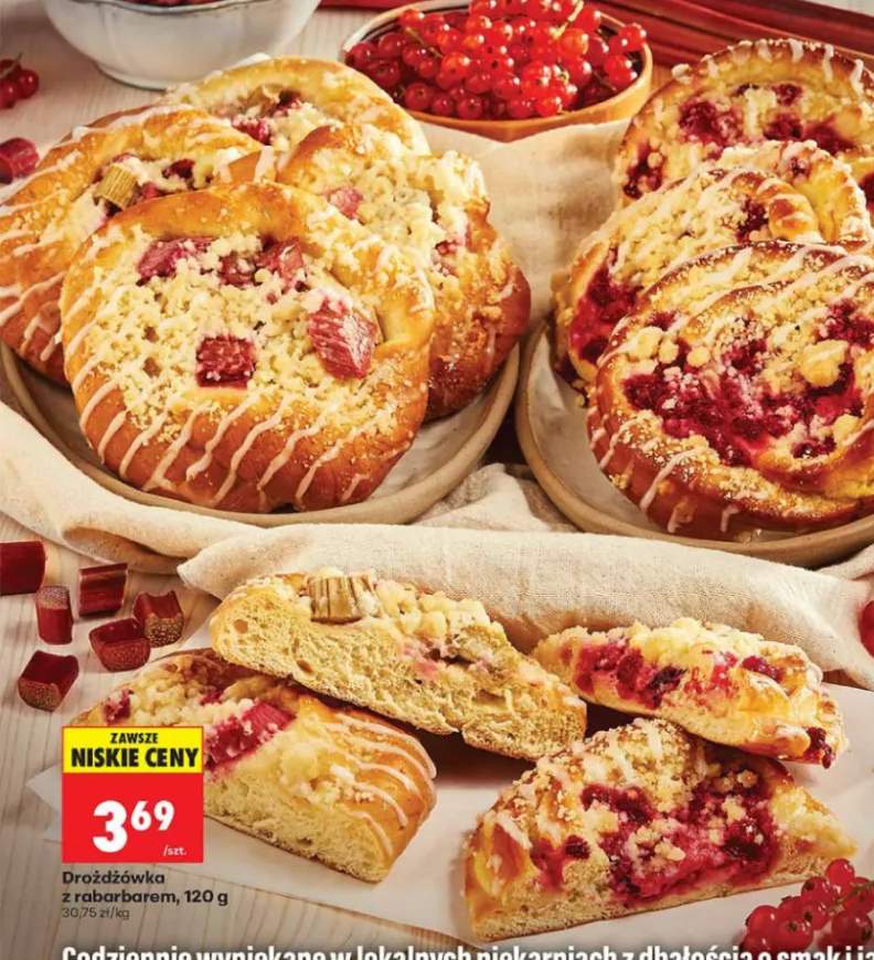 Drożdżówka z rabarbarem