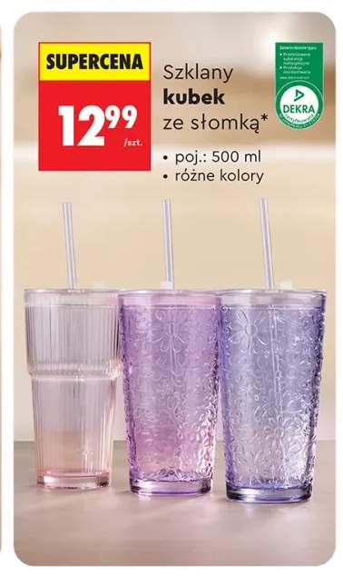 Szklany kubek ze słomką